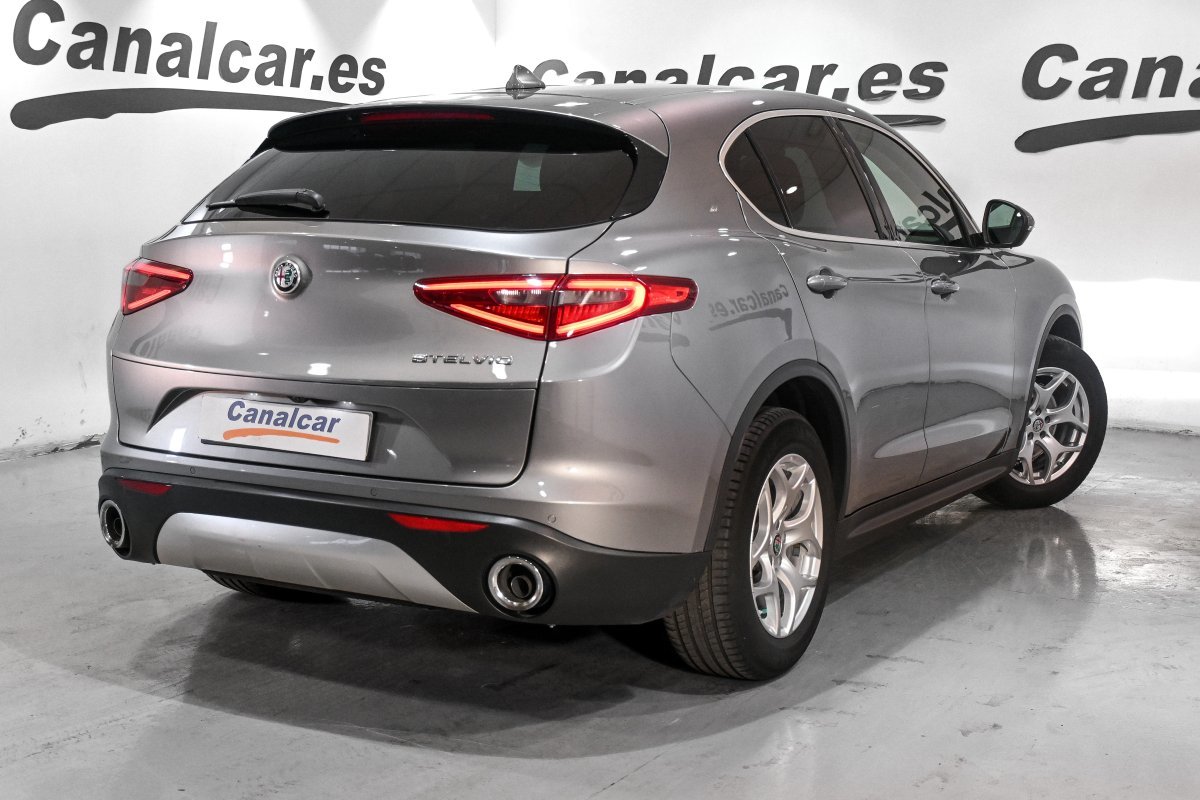 Foto Alfa Romeo Stelvio 4