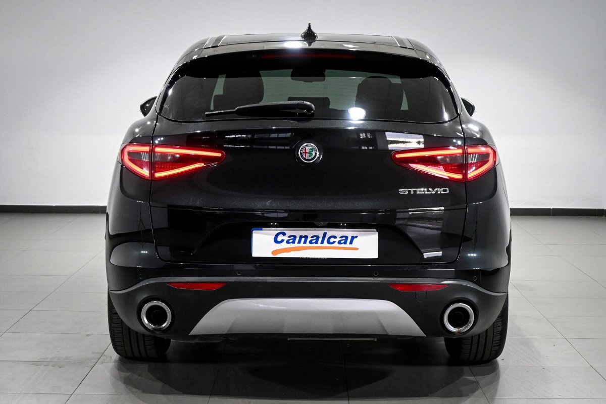 Foto Alfa Romeo Stelvio 5