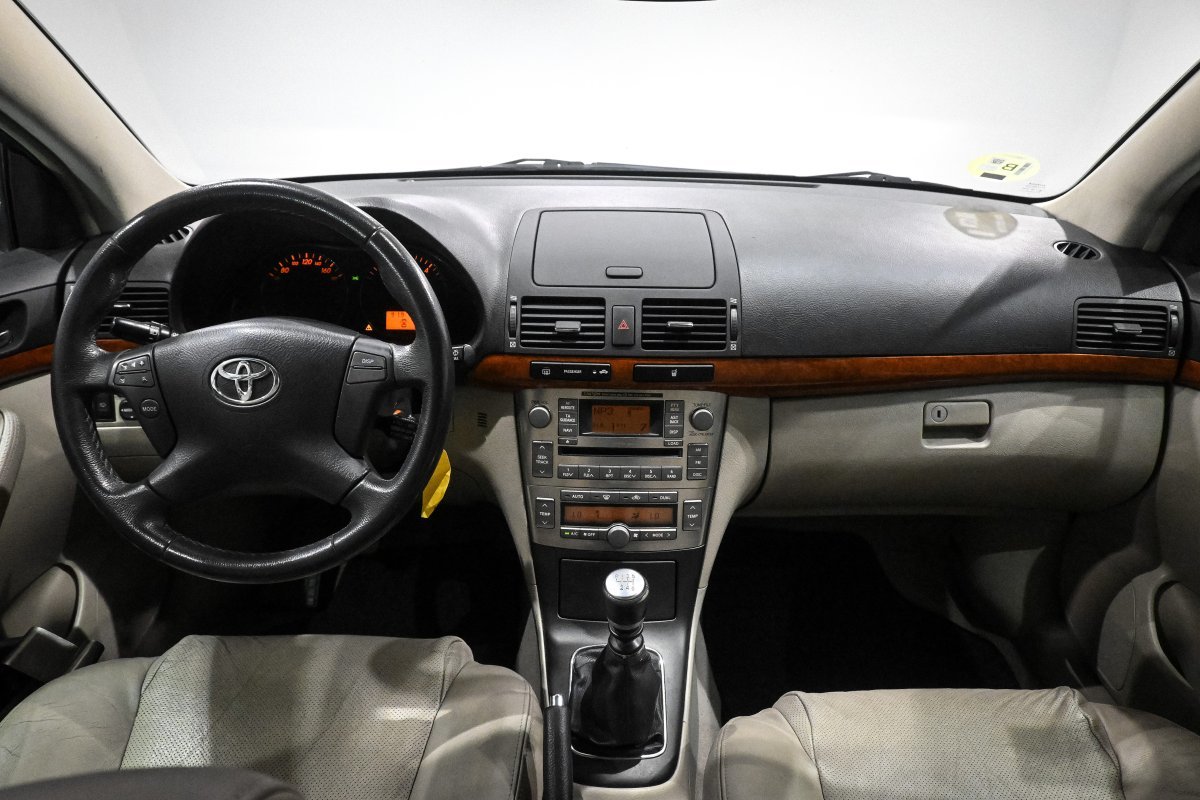 Foto Toyota Avensis 16