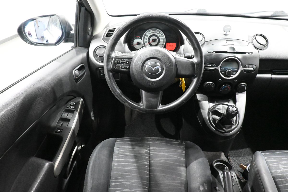 Foto Mazda Mazda2 13