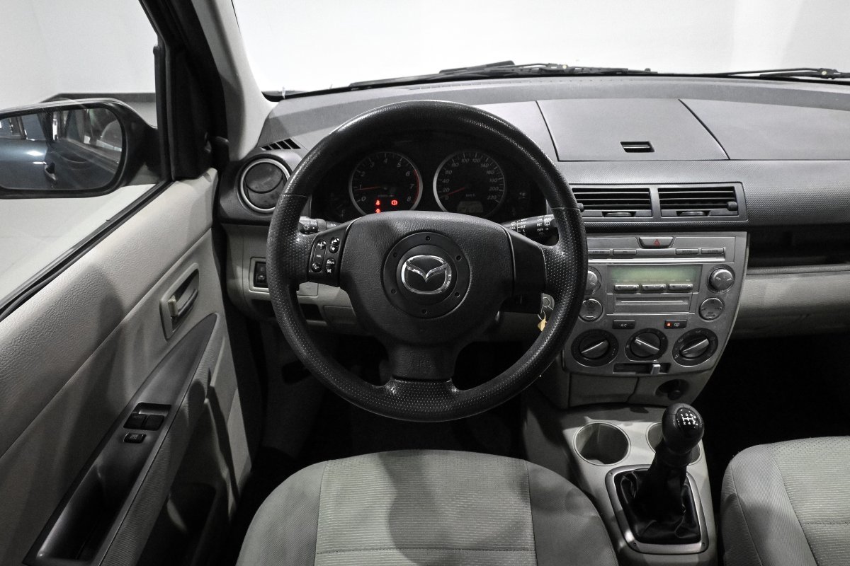 Foto Mazda Mazda2 16