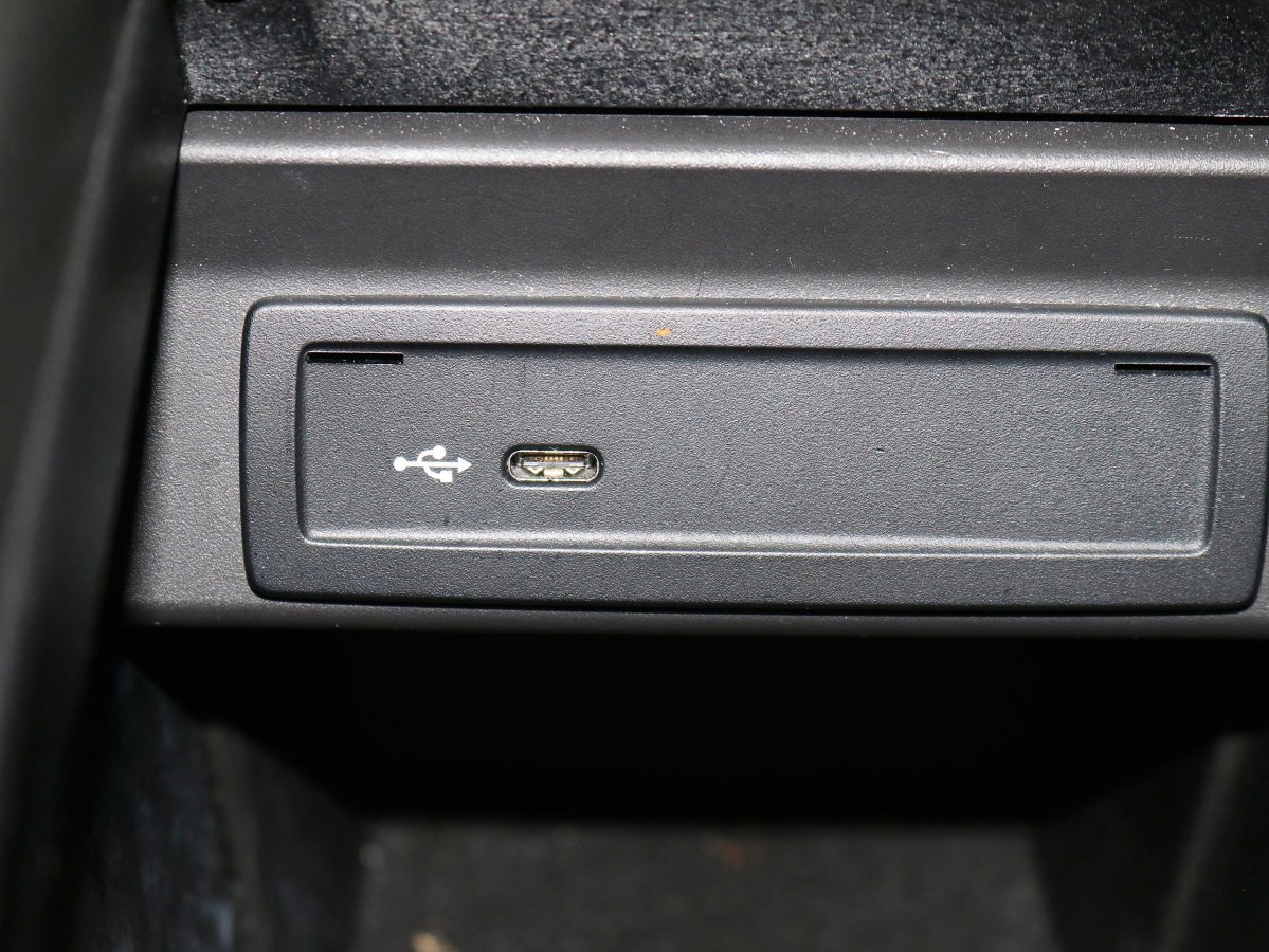 Foto Mercedes-Benz Clase GLB 25