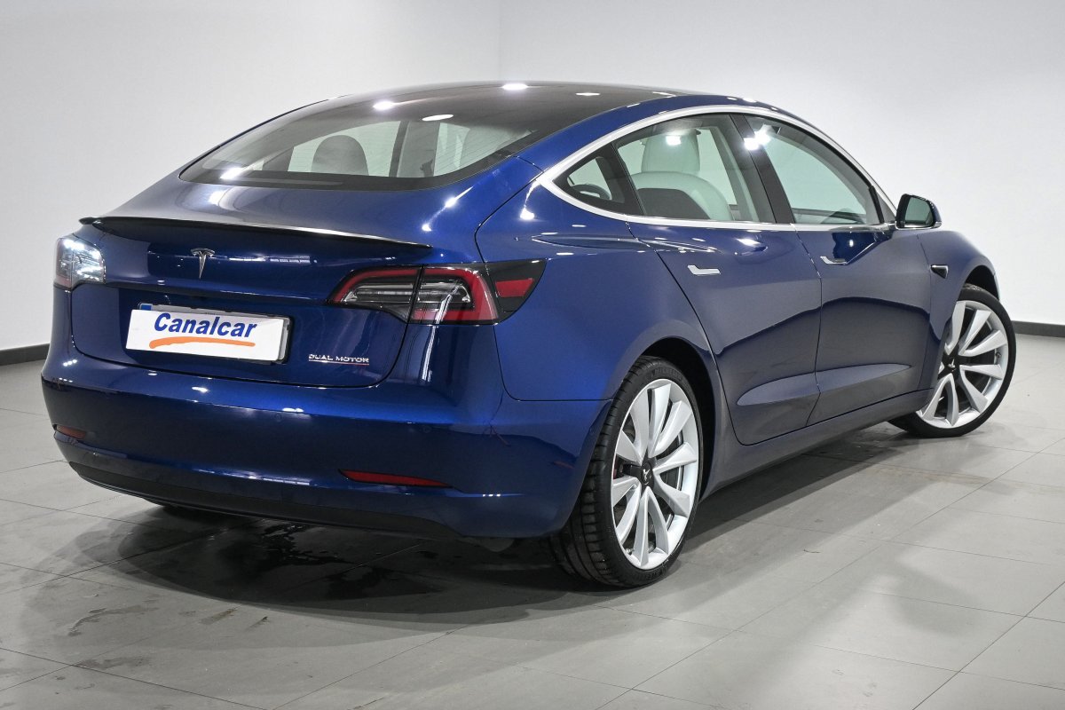 Foto Tesla Model 3 4