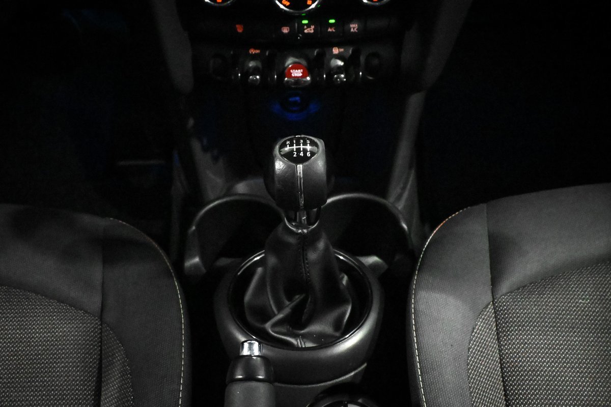 Foto Mini 3 Puertas 24