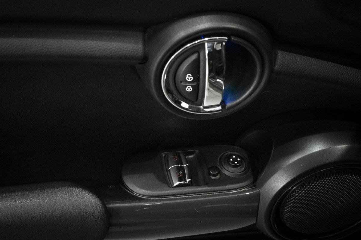 Foto Mini 3 Puertas 33