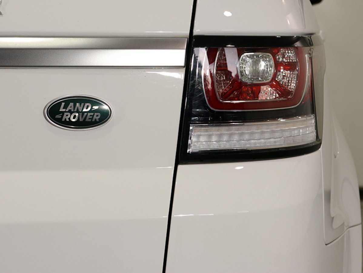 Foto Land-Rover Range Rover Sport 11