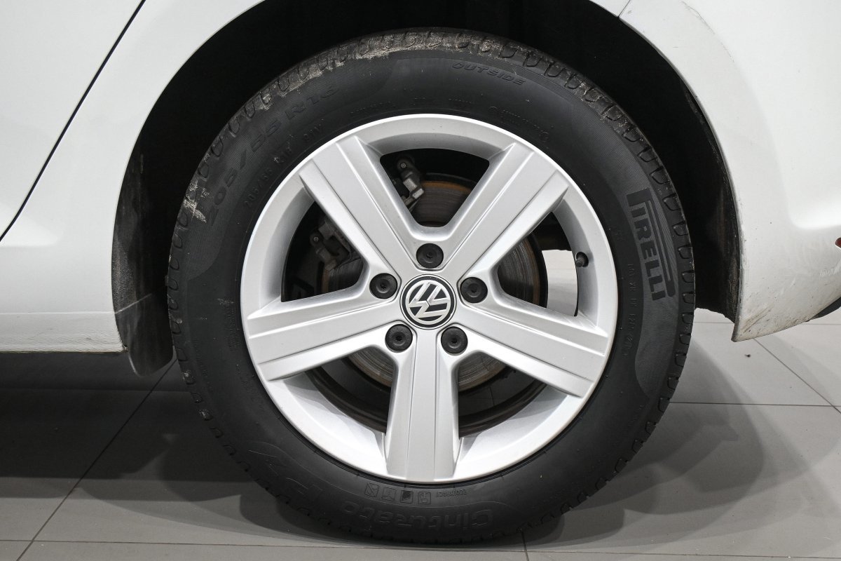 Foto Volkswagen Golf 32