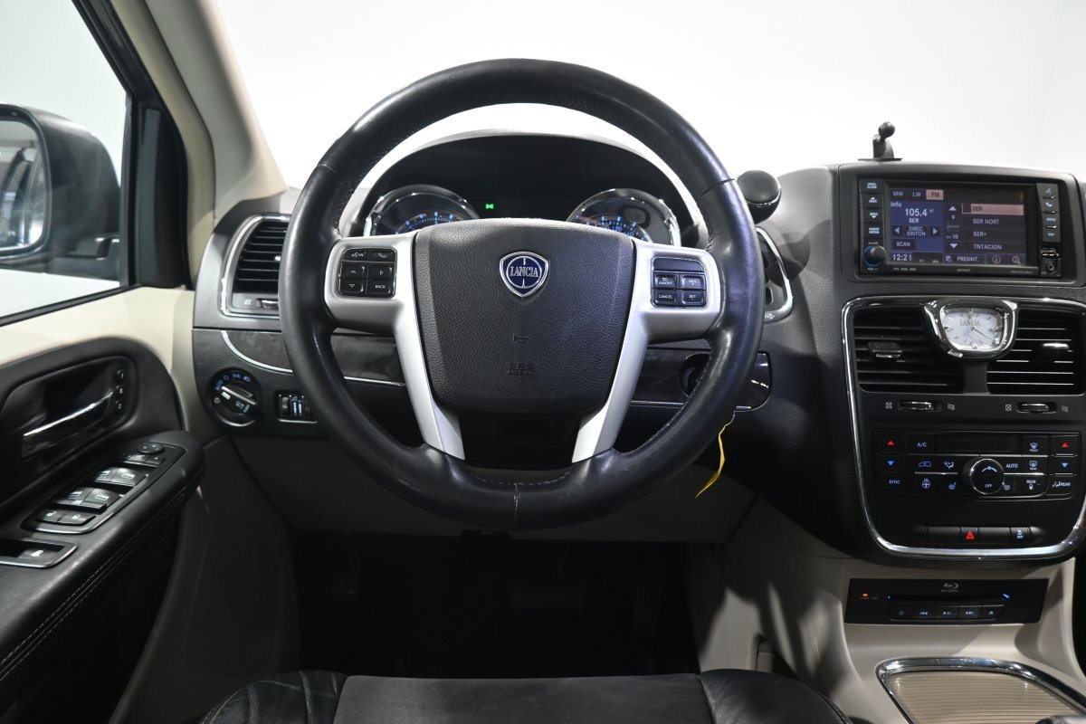 Foto Lancia Voyager 21