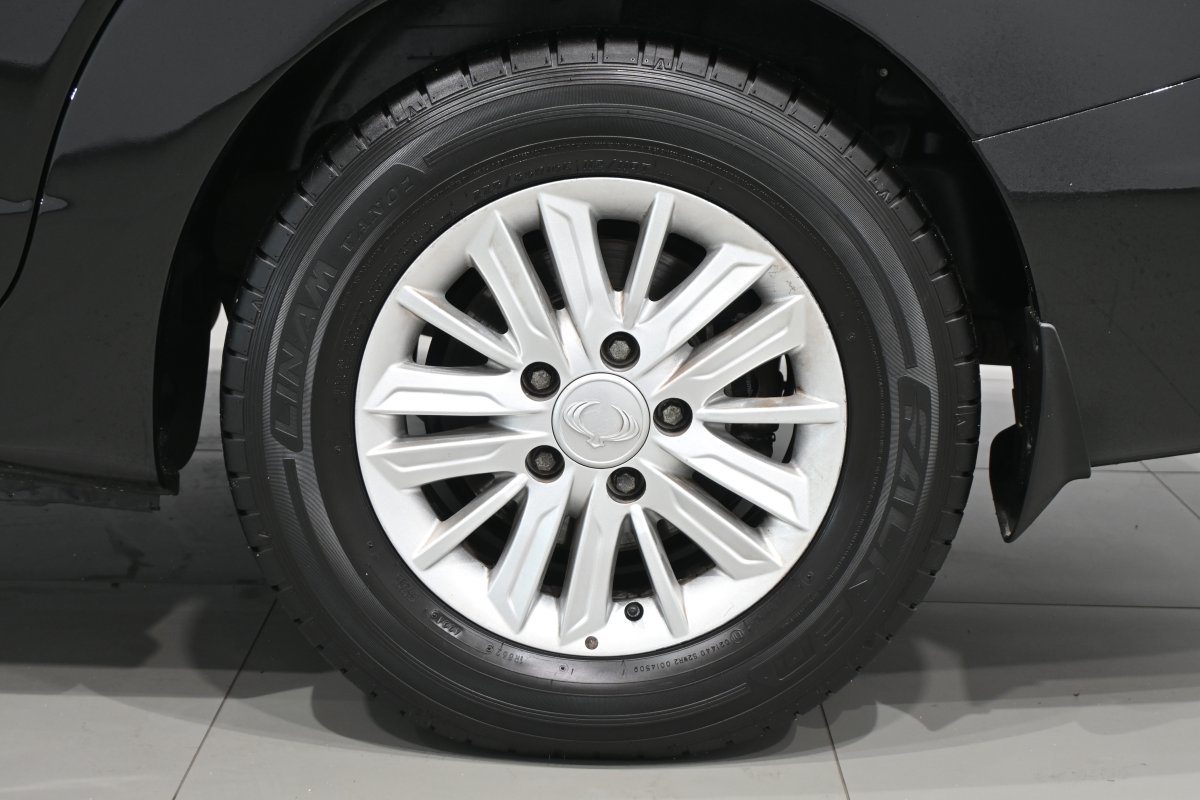 Foto SsangYong Rodius 28