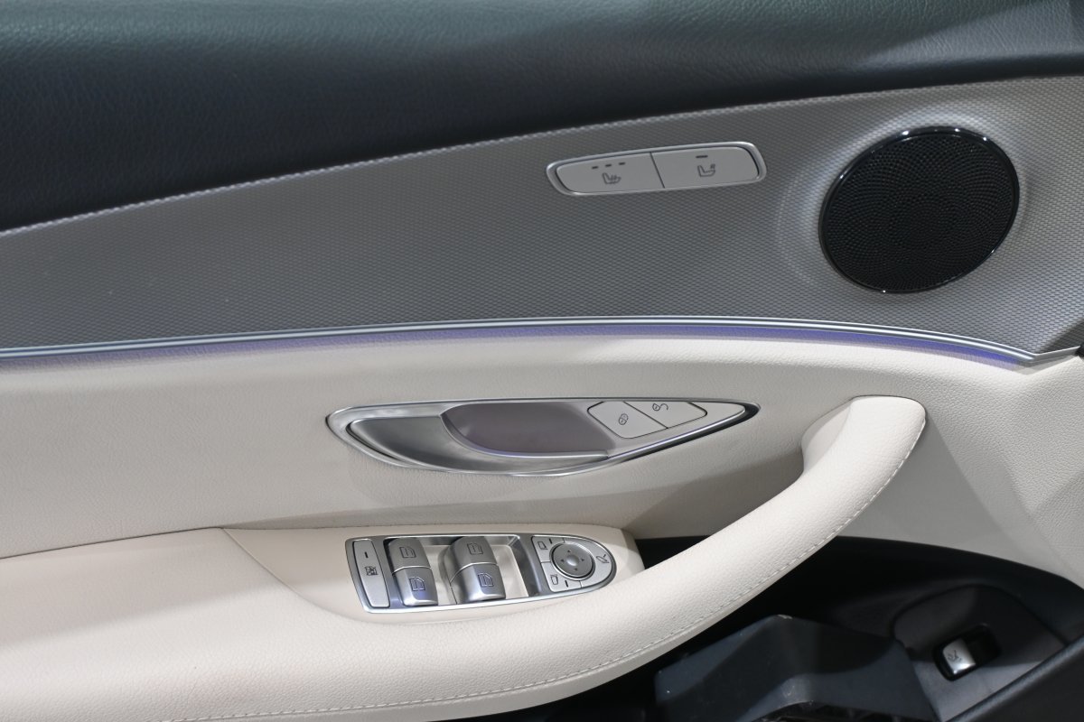 Foto Mercedes-Benz Clase E 27