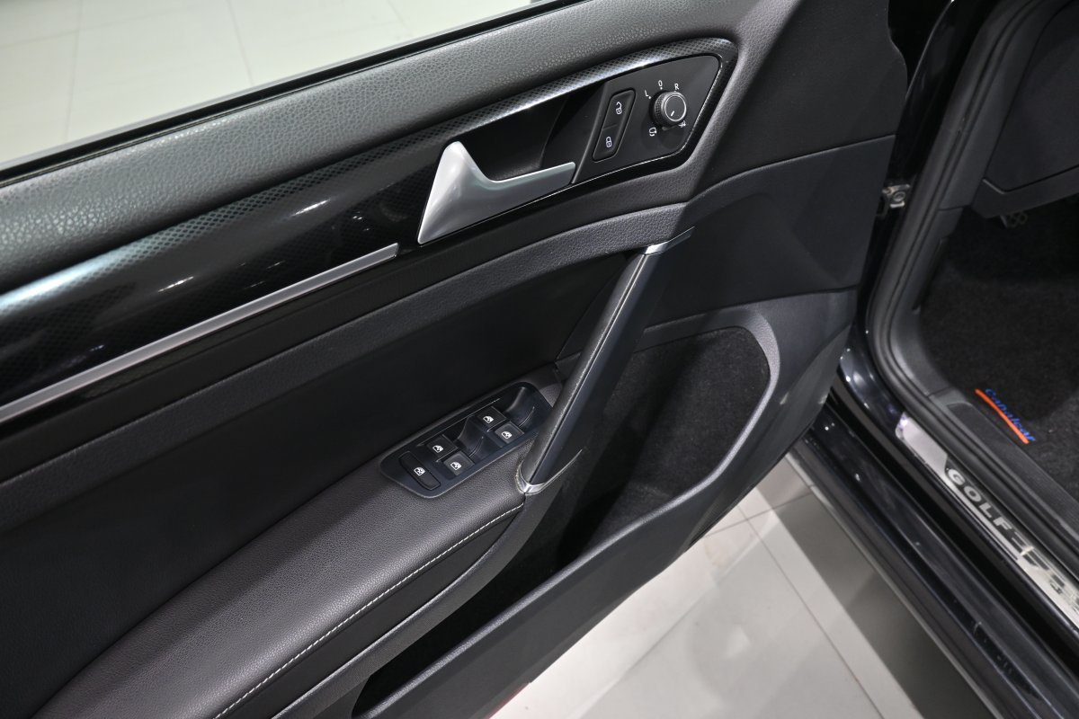 Foto Volkswagen Golf 26