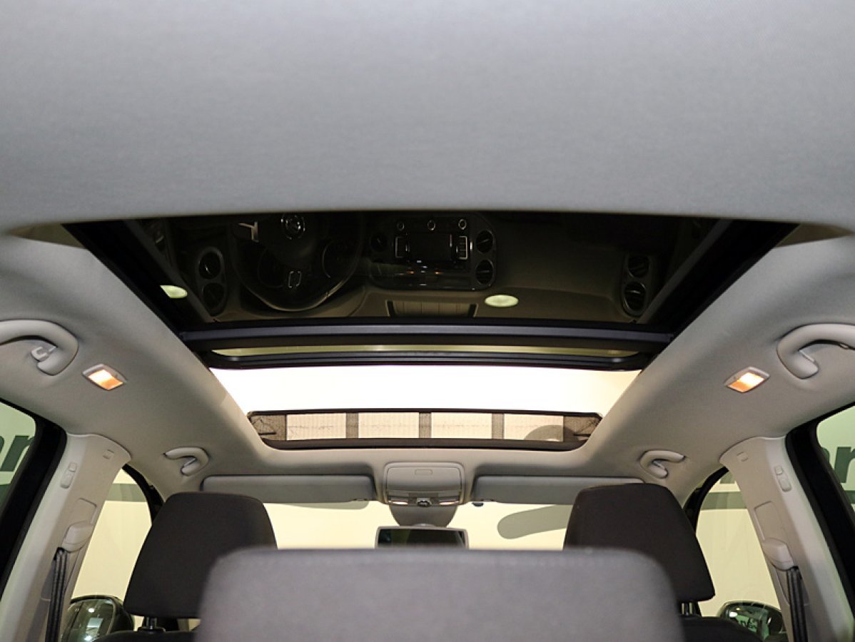 Foto Volkswagen Tiguan 16