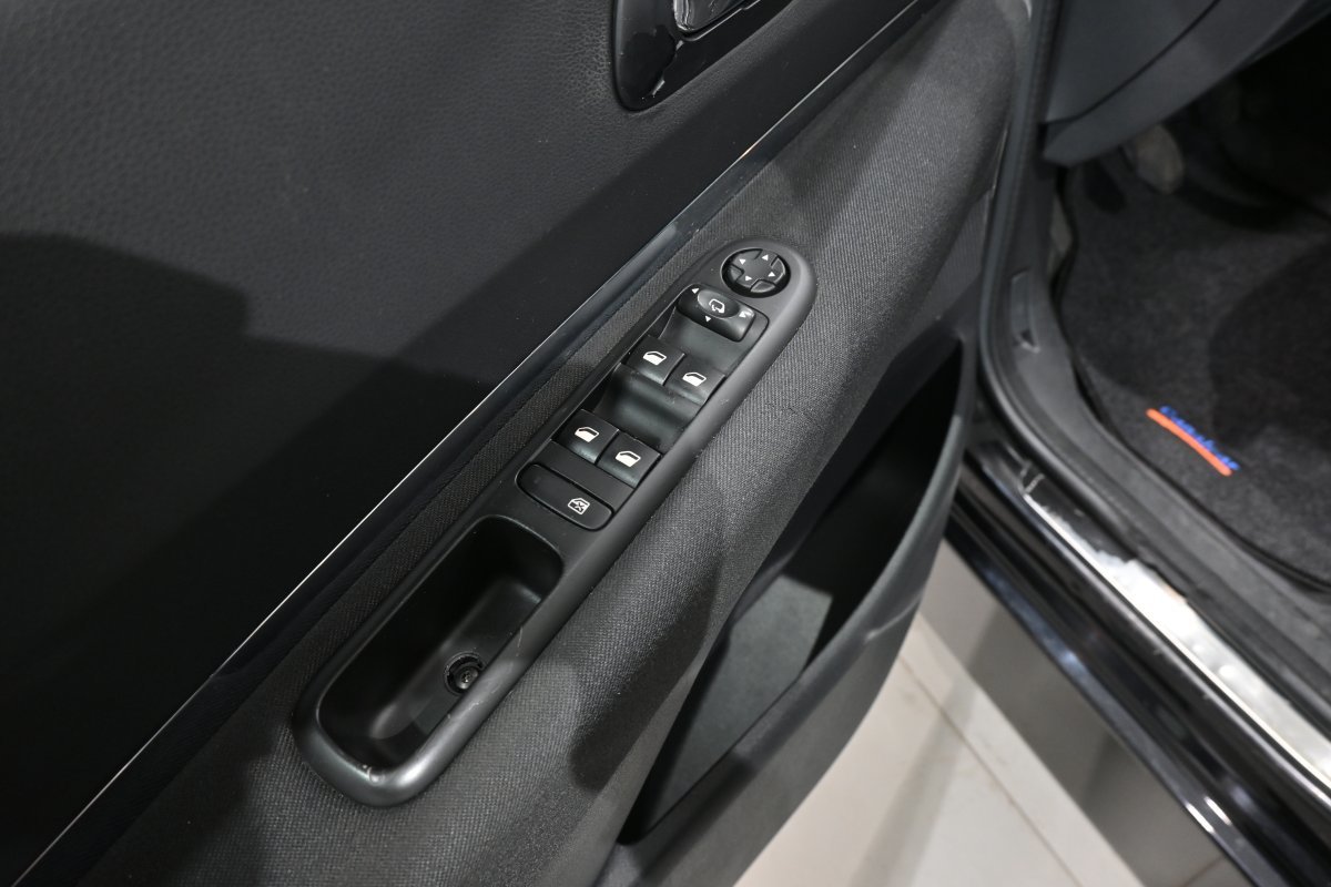 Foto Peugeot 5008 23