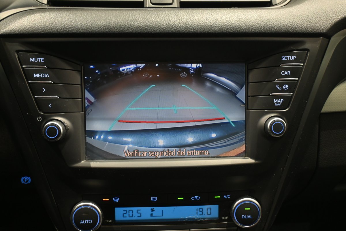 Foto Toyota Avensis 16