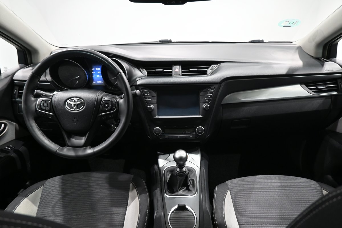 Foto Toyota Avensis 18