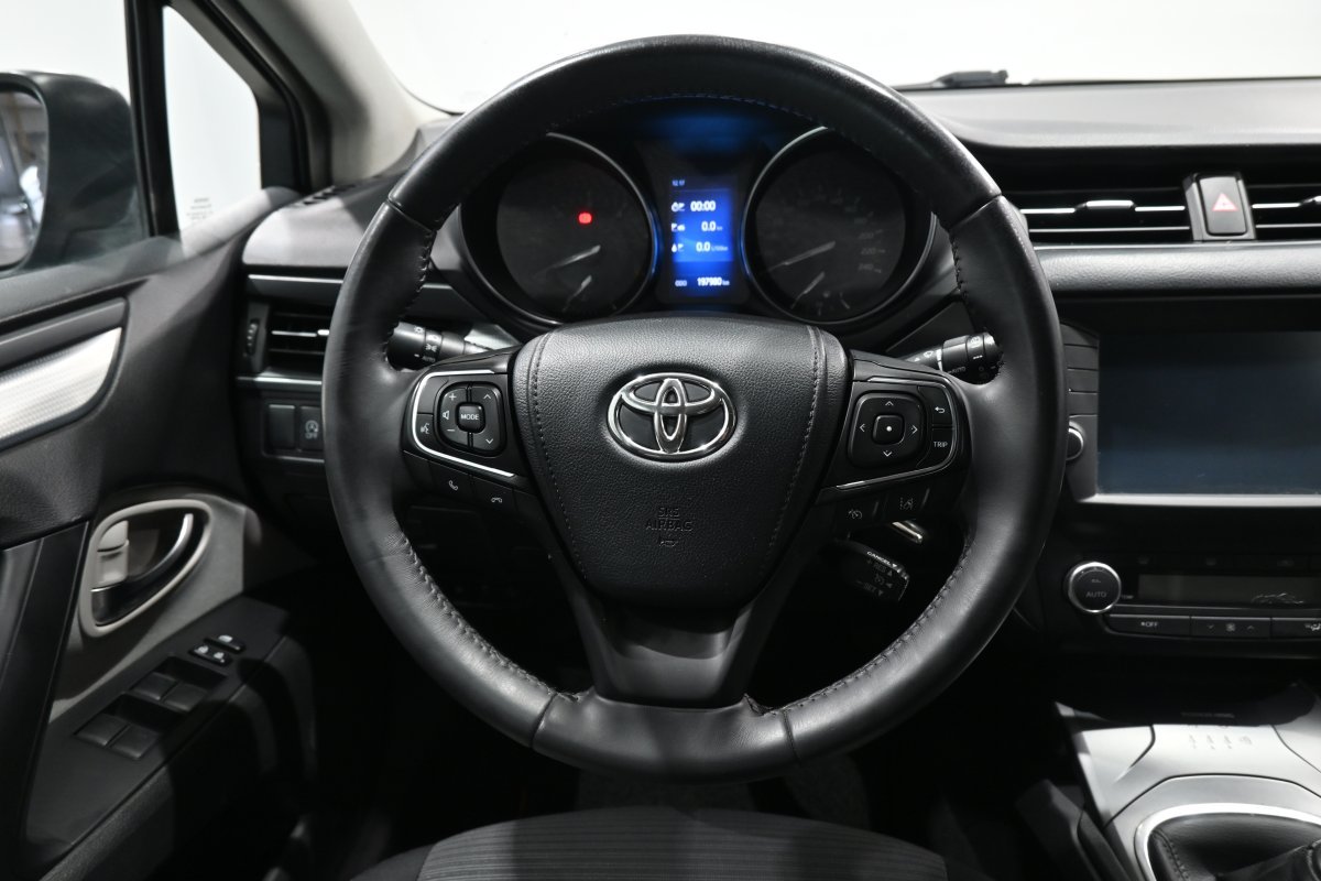 Foto Toyota Avensis 19