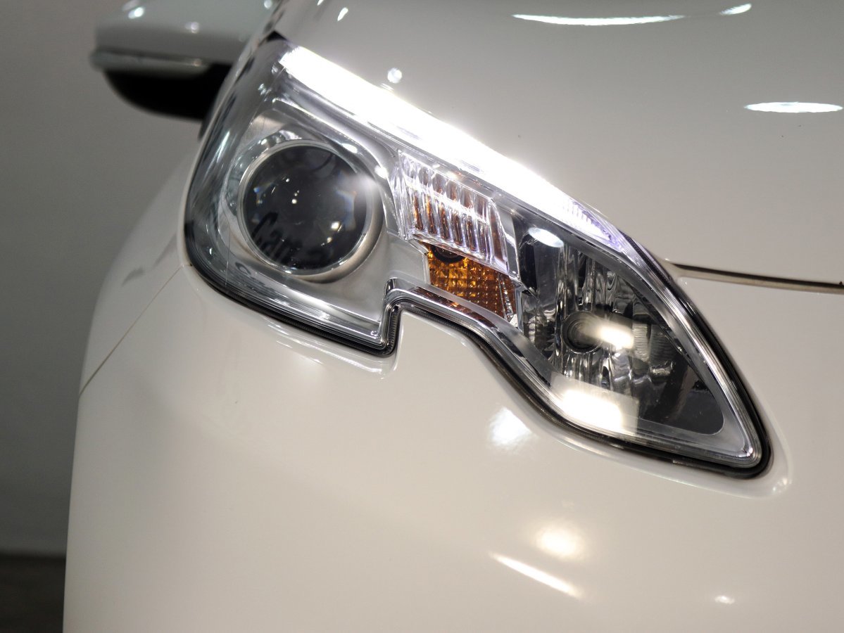 Foto Peugeot 2008 11