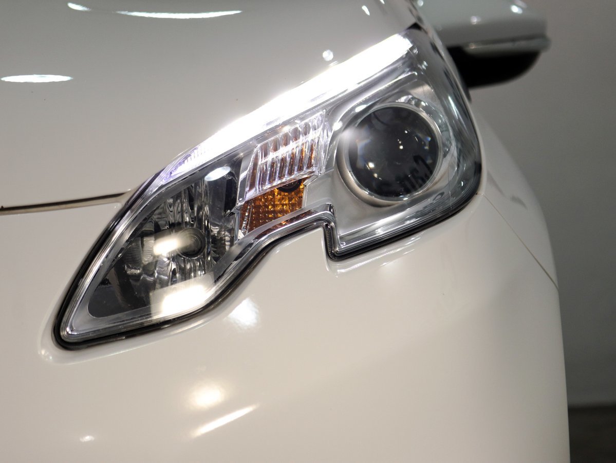 Foto Peugeot 2008 12