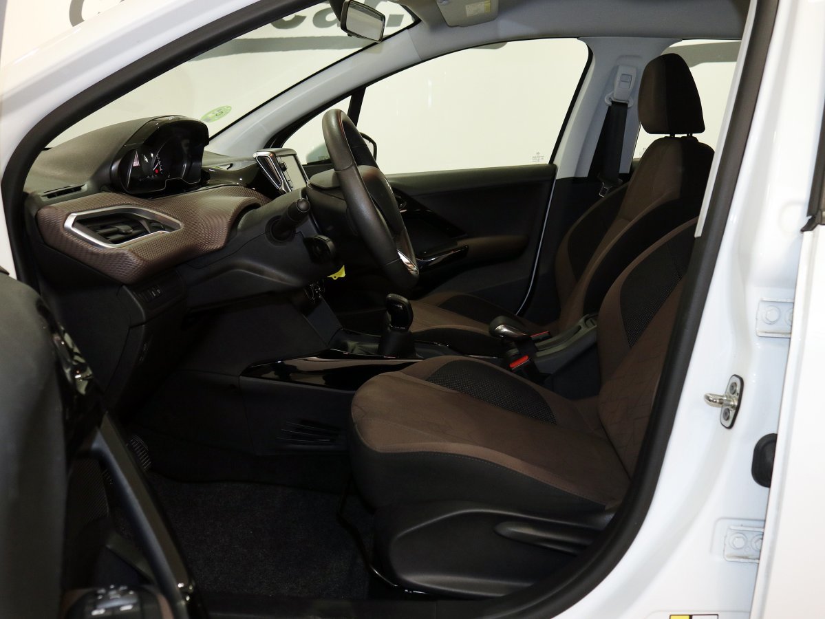 Foto Peugeot 2008 14