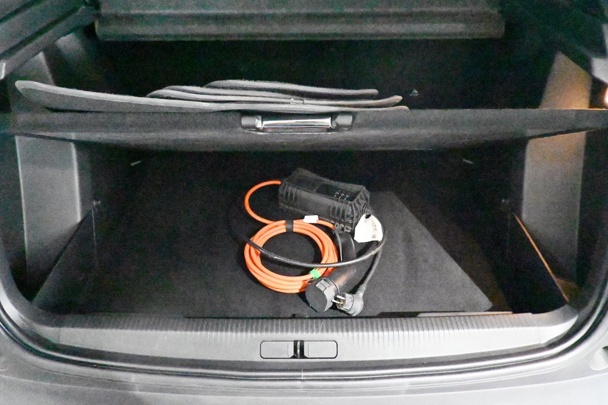 Foto Peugeot e-2008 9