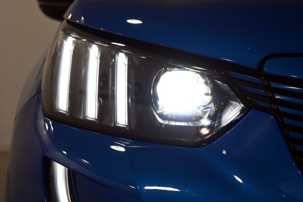 Foto Peugeot e-2008 12