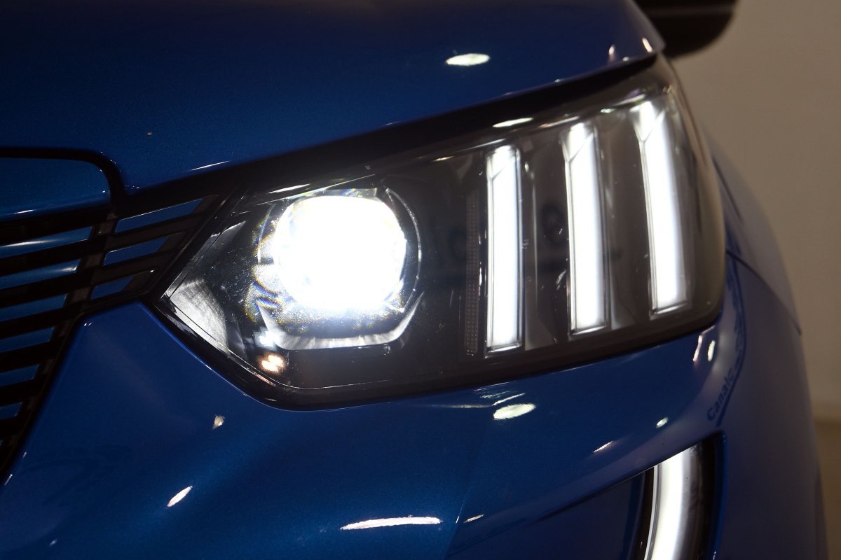 Foto Peugeot e-2008 13