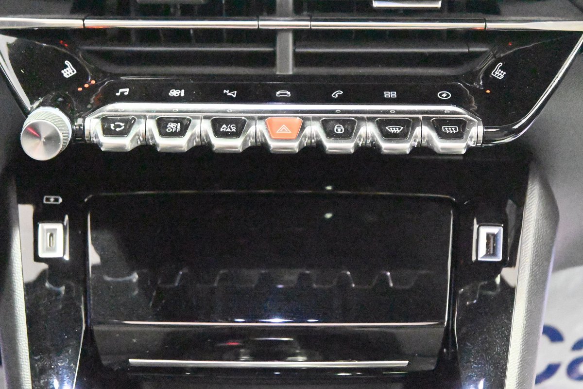 Foto Peugeot e-2008 31