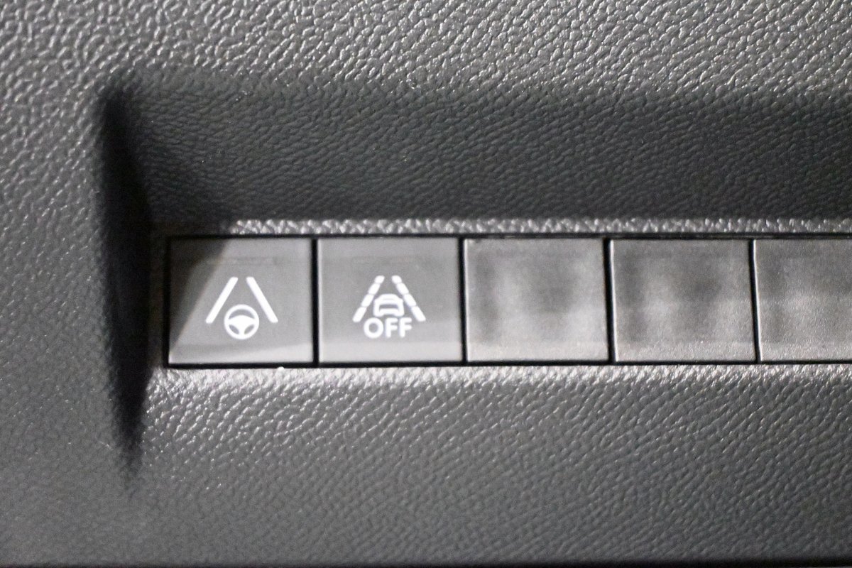 Foto Peugeot e-2008 35