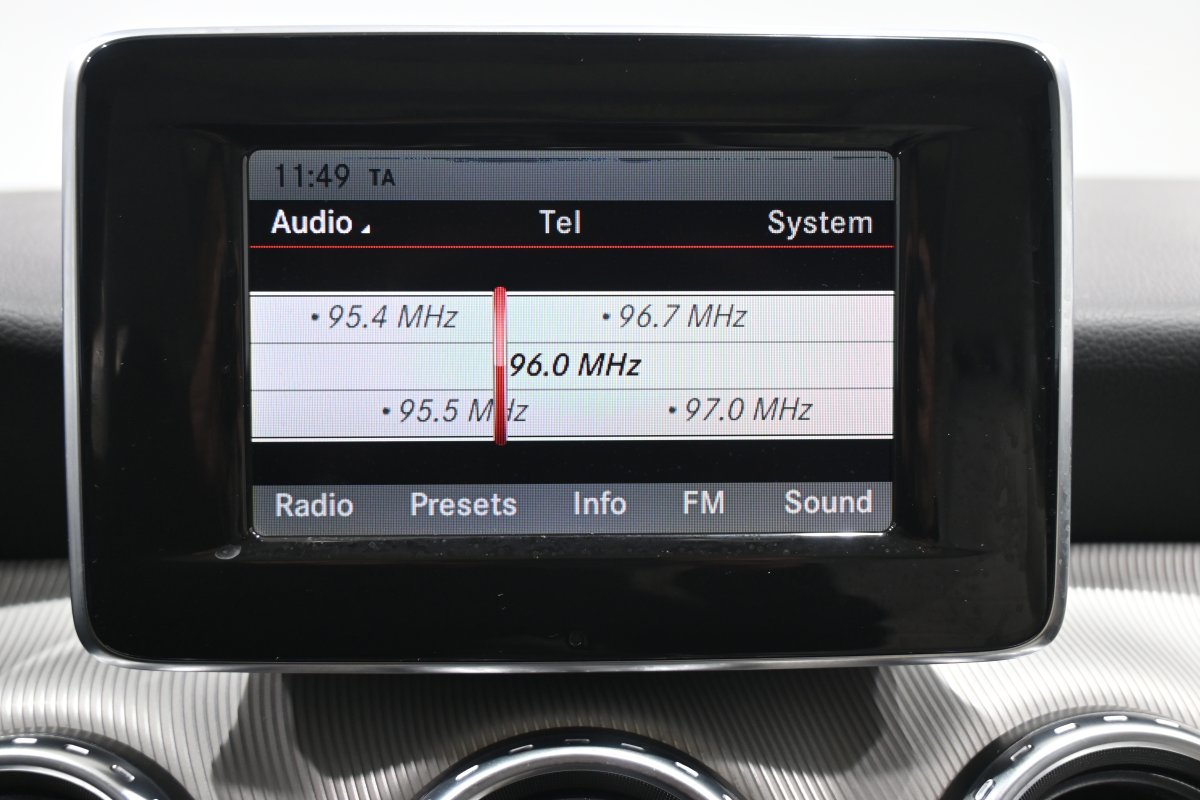 Foto Mercedes-Benz Clase GLA 15