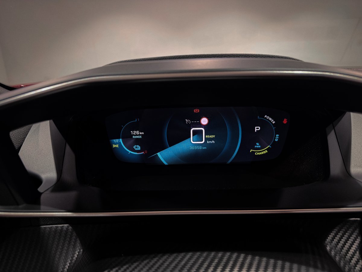 Foto Peugeot e-2008 12