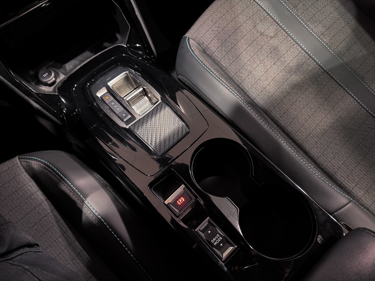 Foto Peugeot e-2008 18