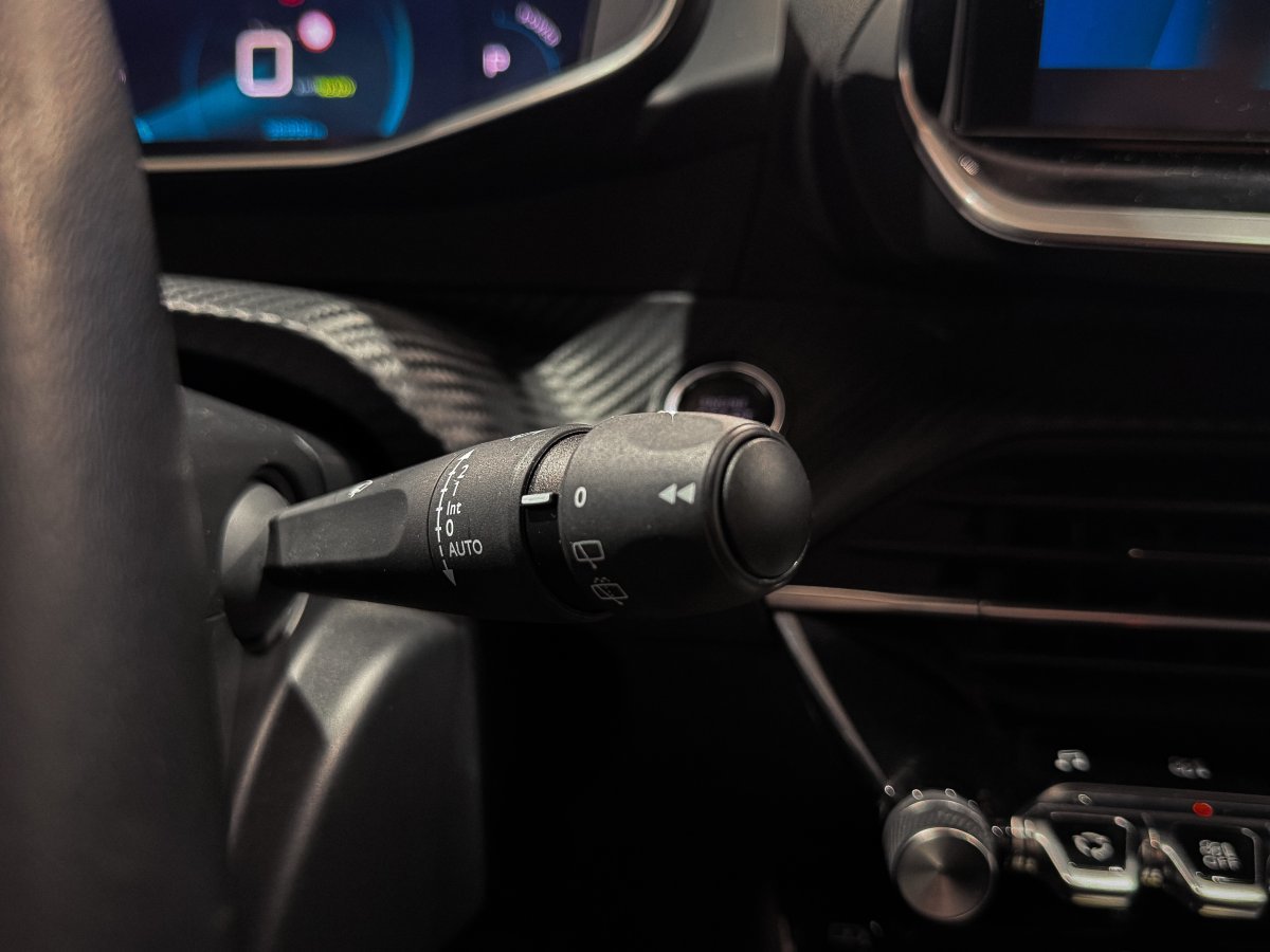 Foto Peugeot e-2008 23