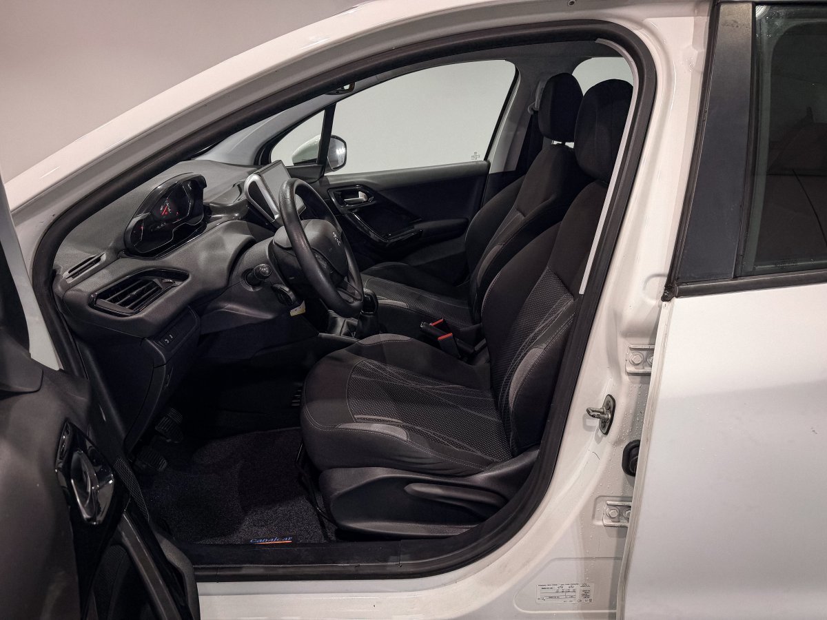 Foto Peugeot 208 10