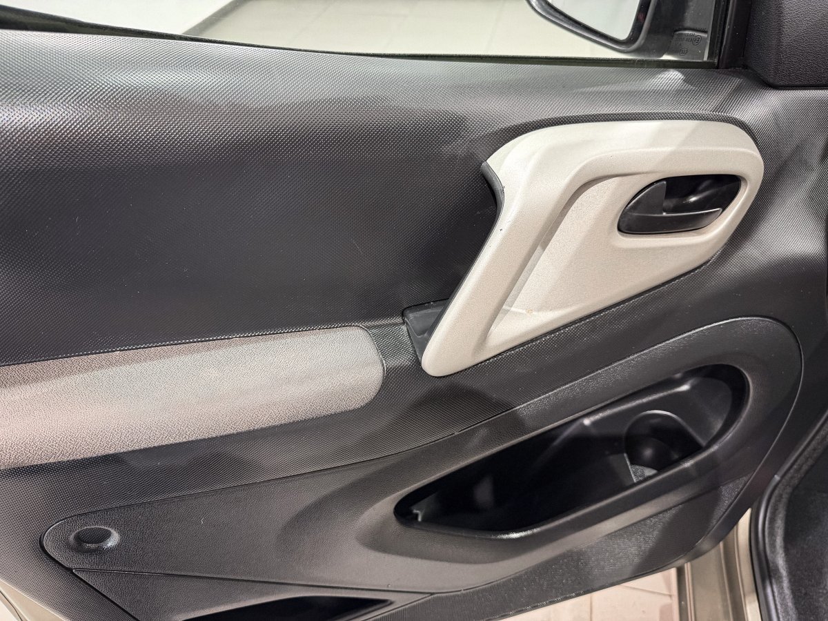 Foto Citroën Berlingo 24