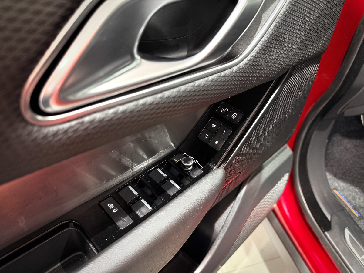 Foto Land-Rover Range Rover Velar 28