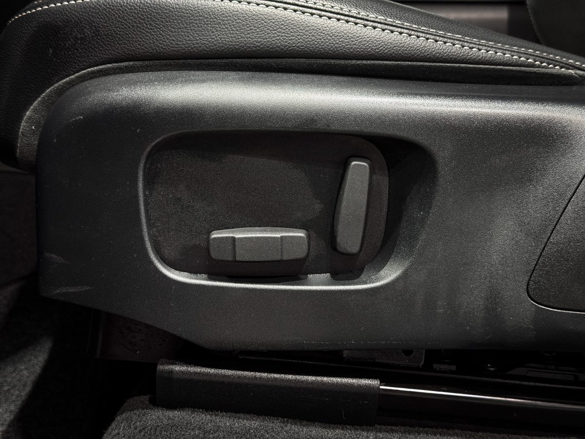 Foto Land-Rover Range Rover Velar 30