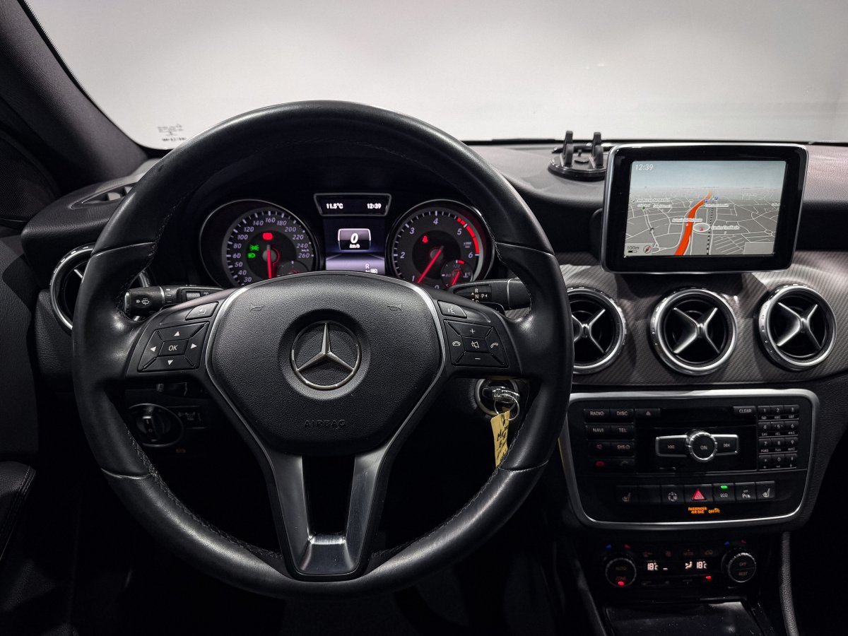 Foto Mercedes-Benz Clase GLA 19