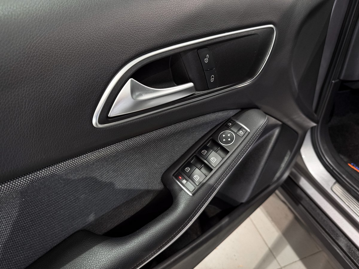 Foto Mercedes-Benz Clase GLA 30