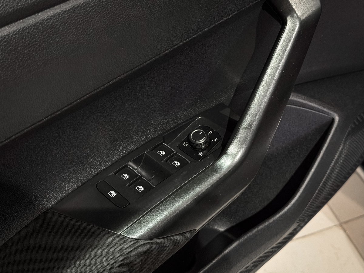 Foto Volkswagen Taigo 26