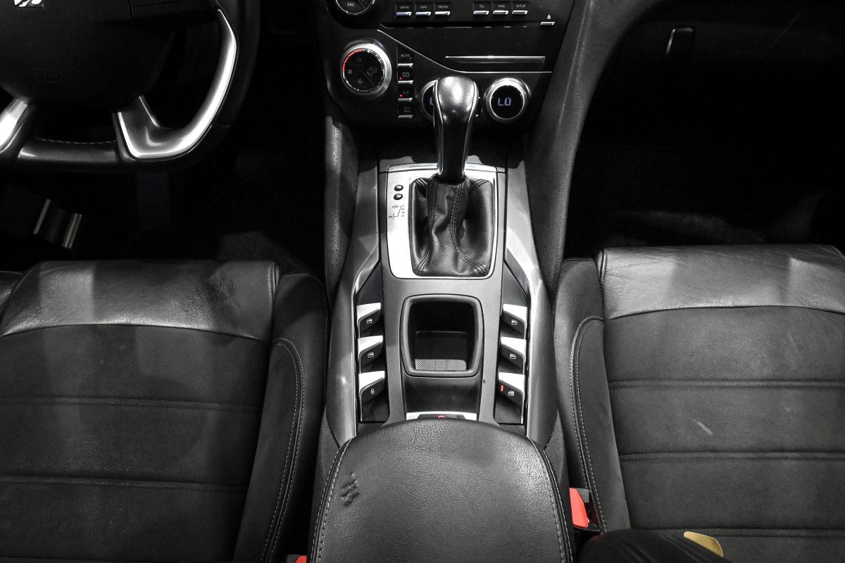 Foto DS Automobiles DS 5 26