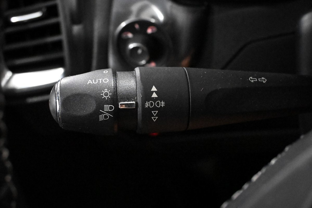 Foto DS Automobiles DS 5 29