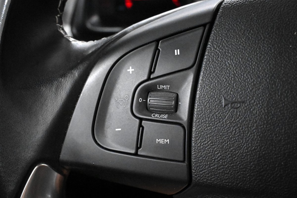 Foto DS Automobiles DS 5 31