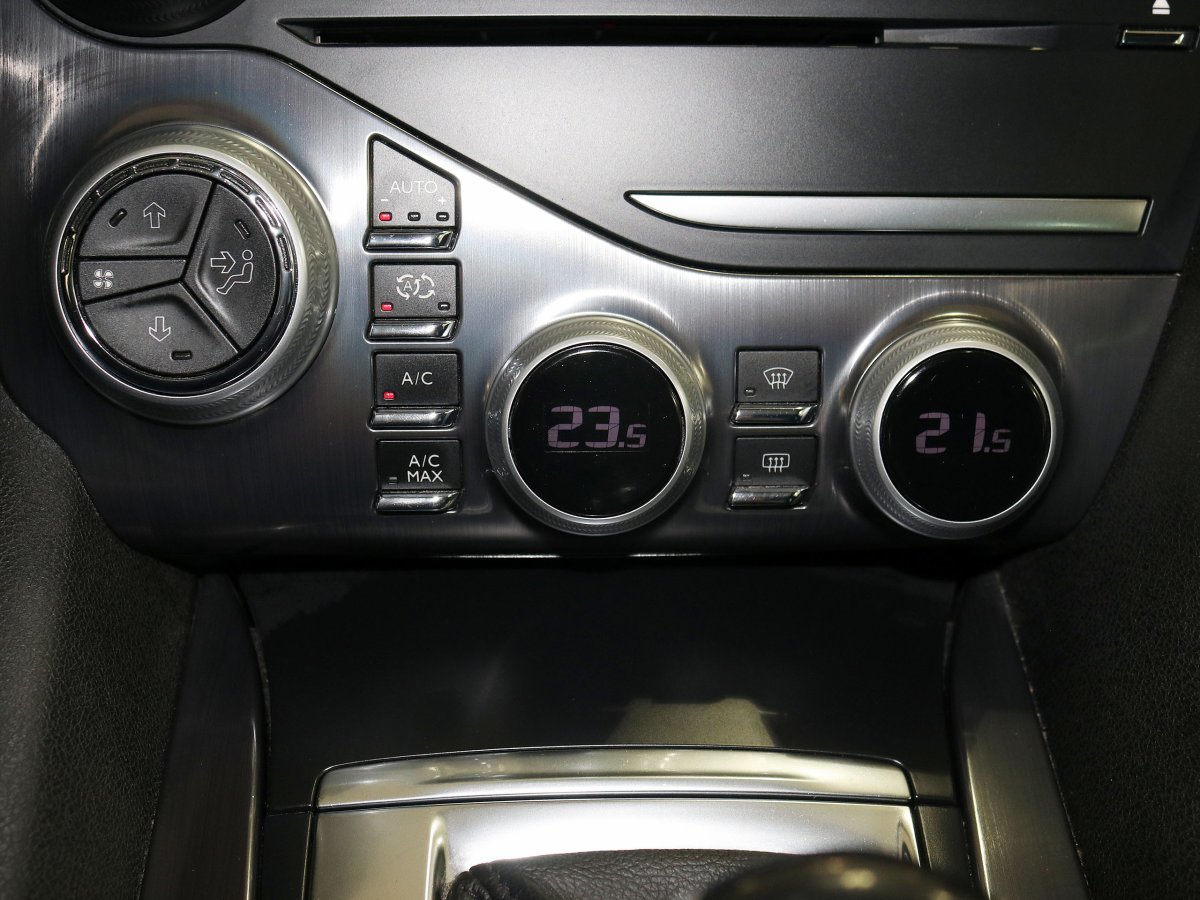 Foto DS Automobiles DS 5 19