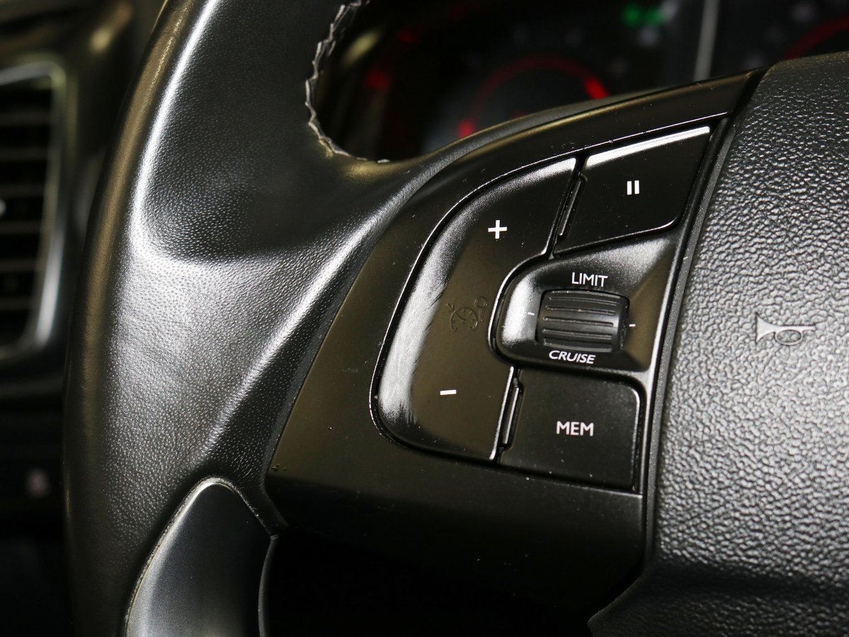 Foto DS Automobiles DS 5 26