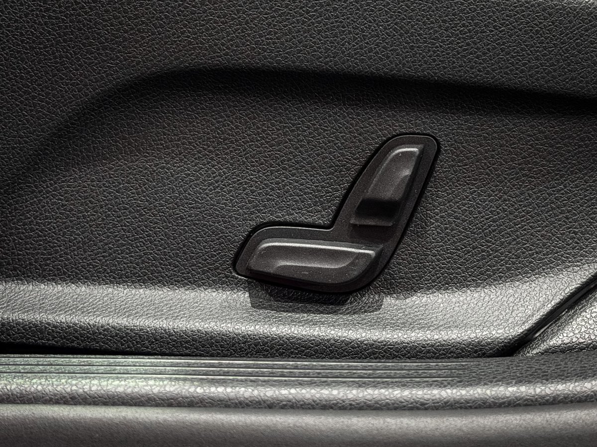 Foto Mercedes-Benz Clase C 30