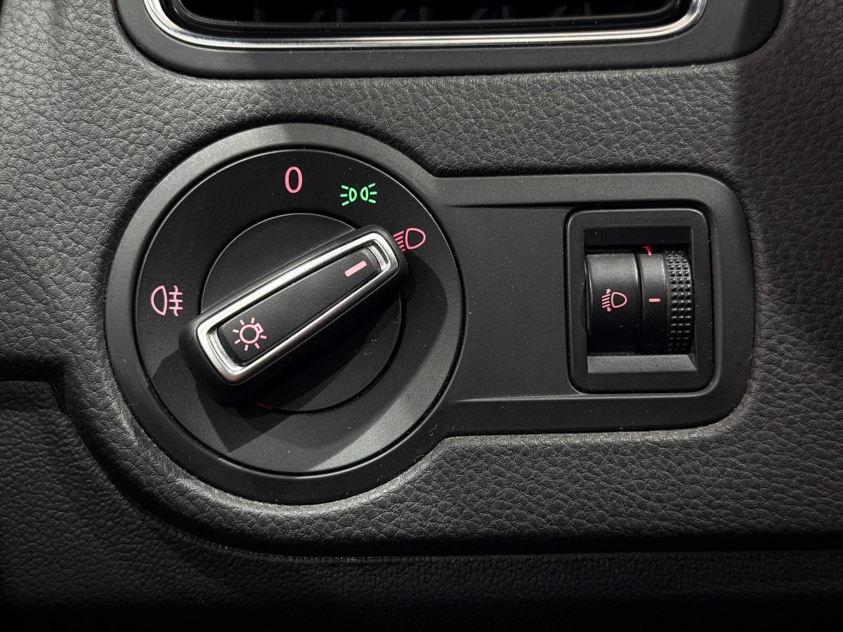 Foto Volkswagen Polo 22