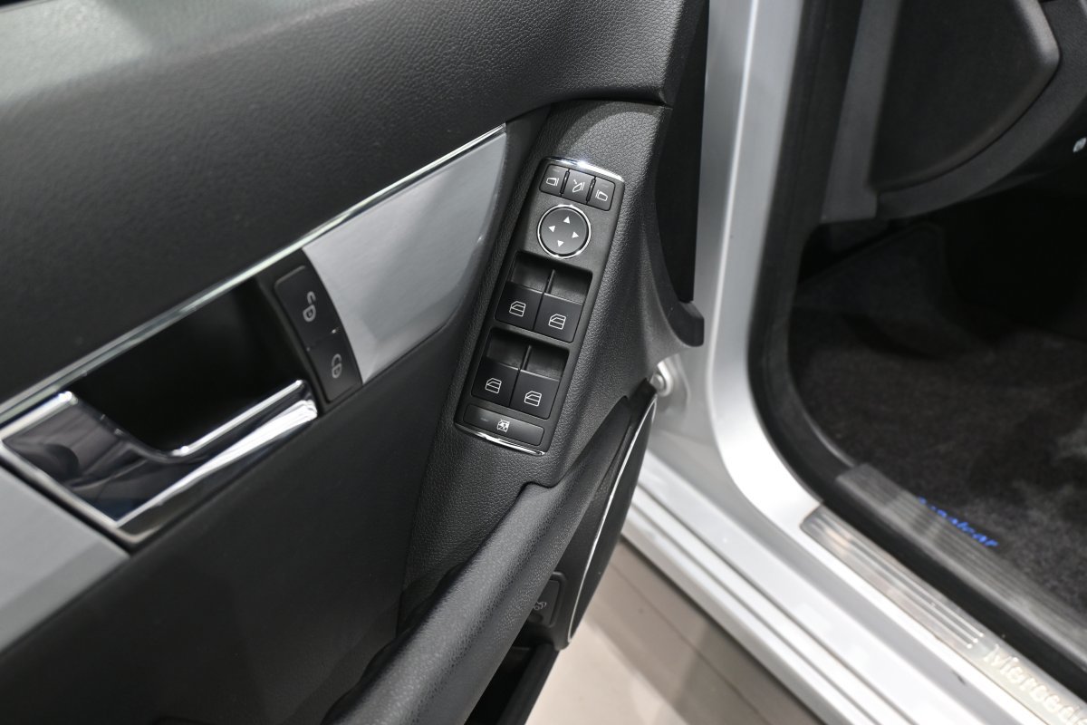 Foto Mercedes-Benz Clase C 25